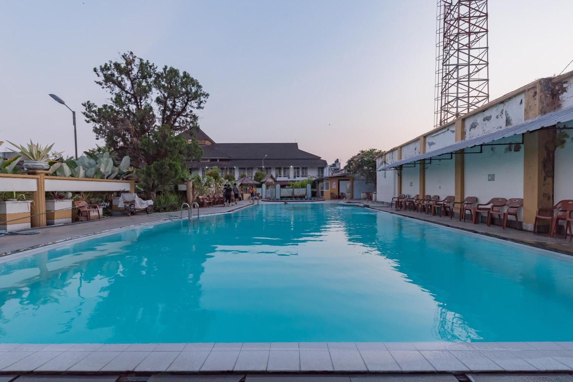 Urbanview Hotel Crown Tasikmalaya By Reddoorz Luaran gambar