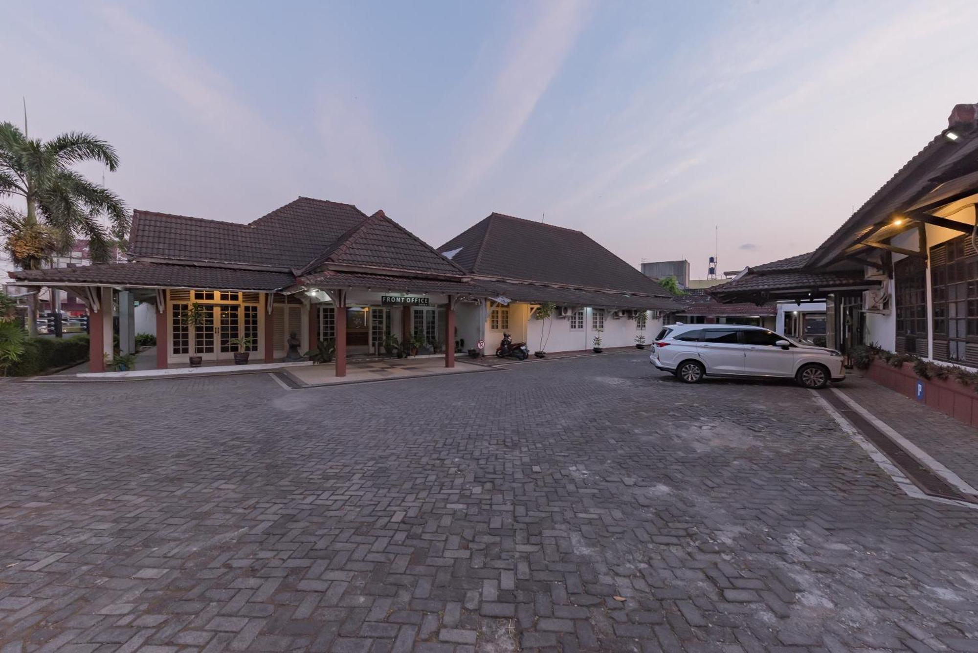 Urbanview Hotel Crown Tasikmalaya By Reddoorz Luaran gambar