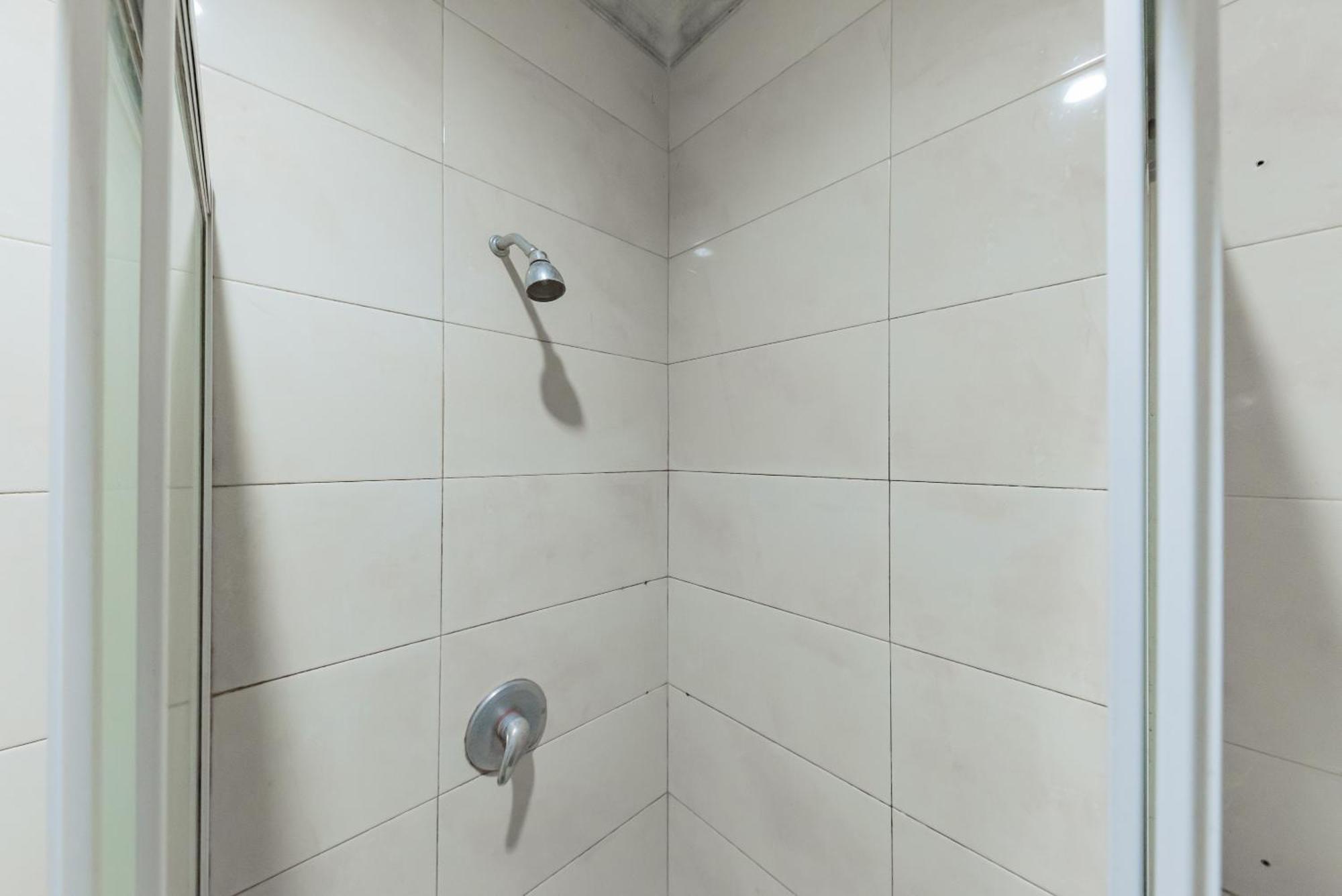 Urbanview Hotel Crown Tasikmalaya By Reddoorz Luaran gambar