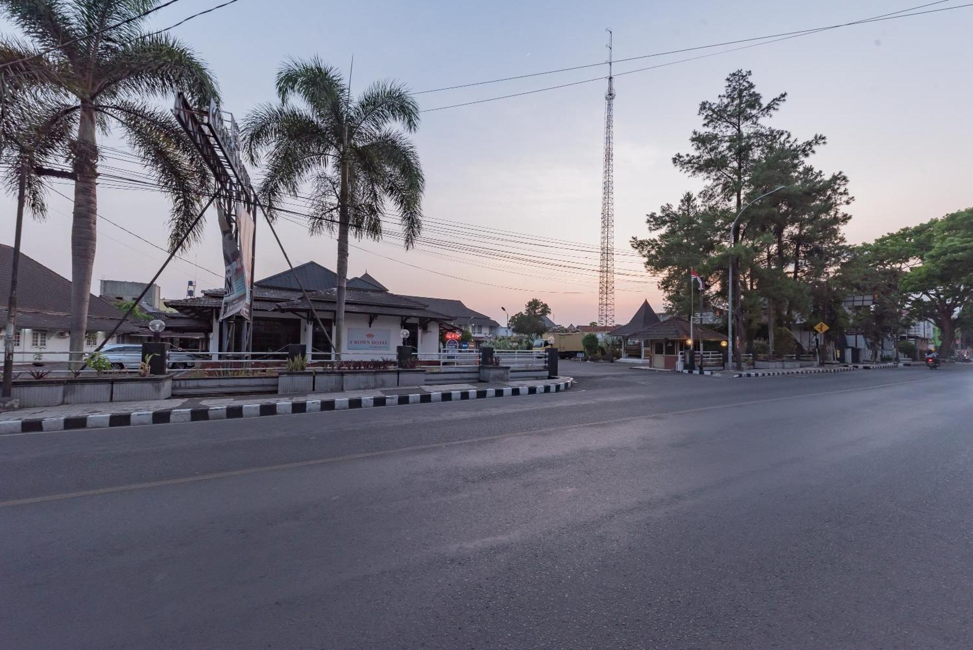 Urbanview Hotel Crown Tasikmalaya By Reddoorz Luaran gambar