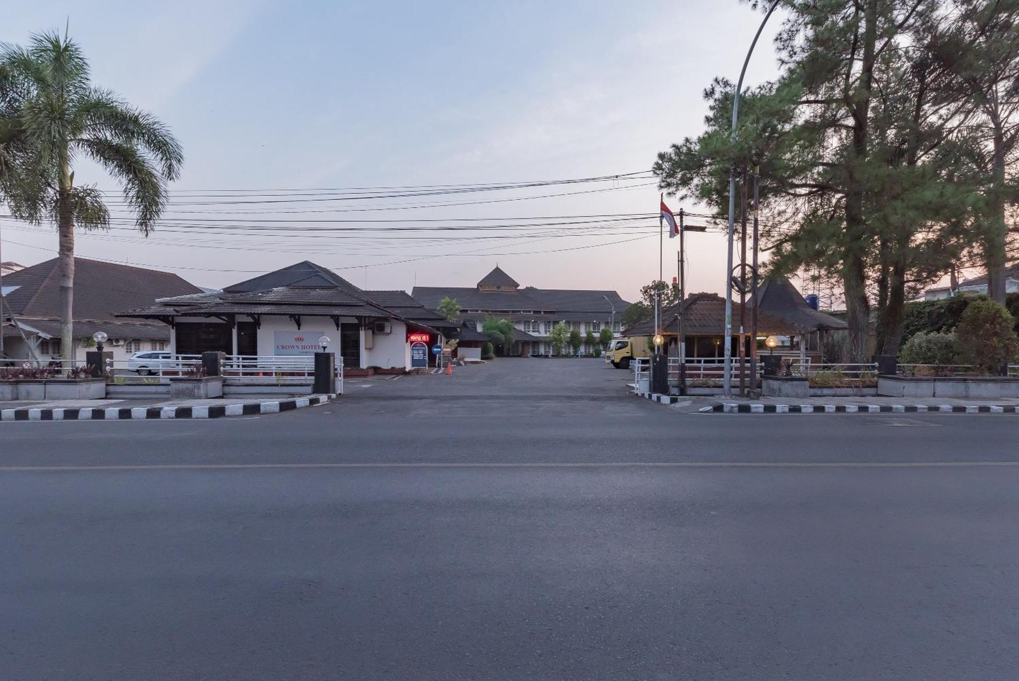 Urbanview Hotel Crown Tasikmalaya By Reddoorz Luaran gambar
