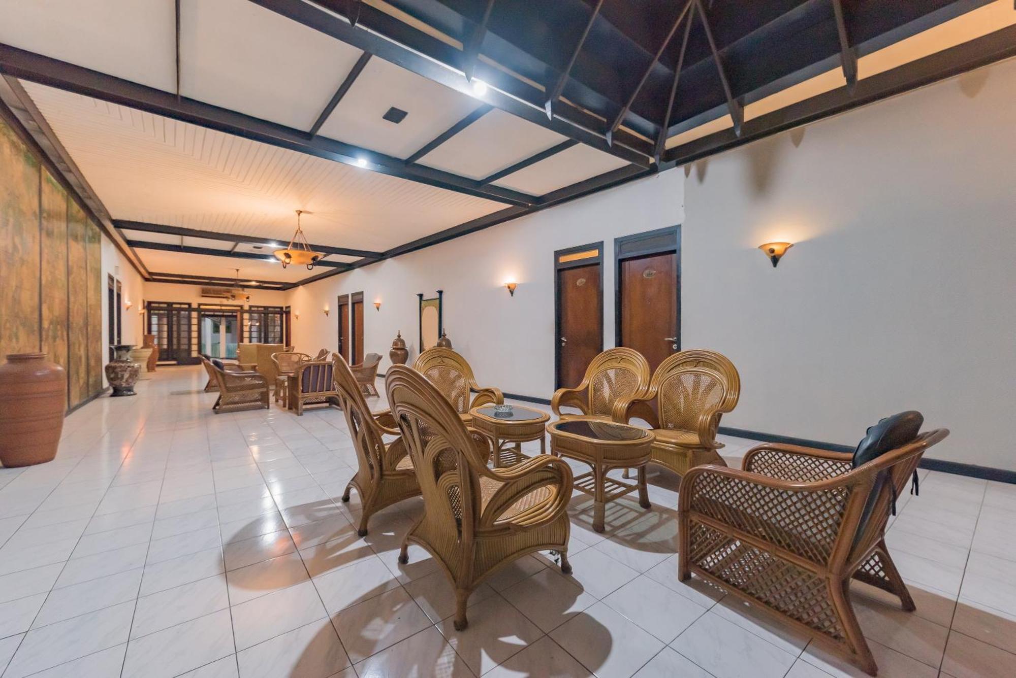 Urbanview Hotel Crown Tasikmalaya By Reddoorz Luaran gambar
