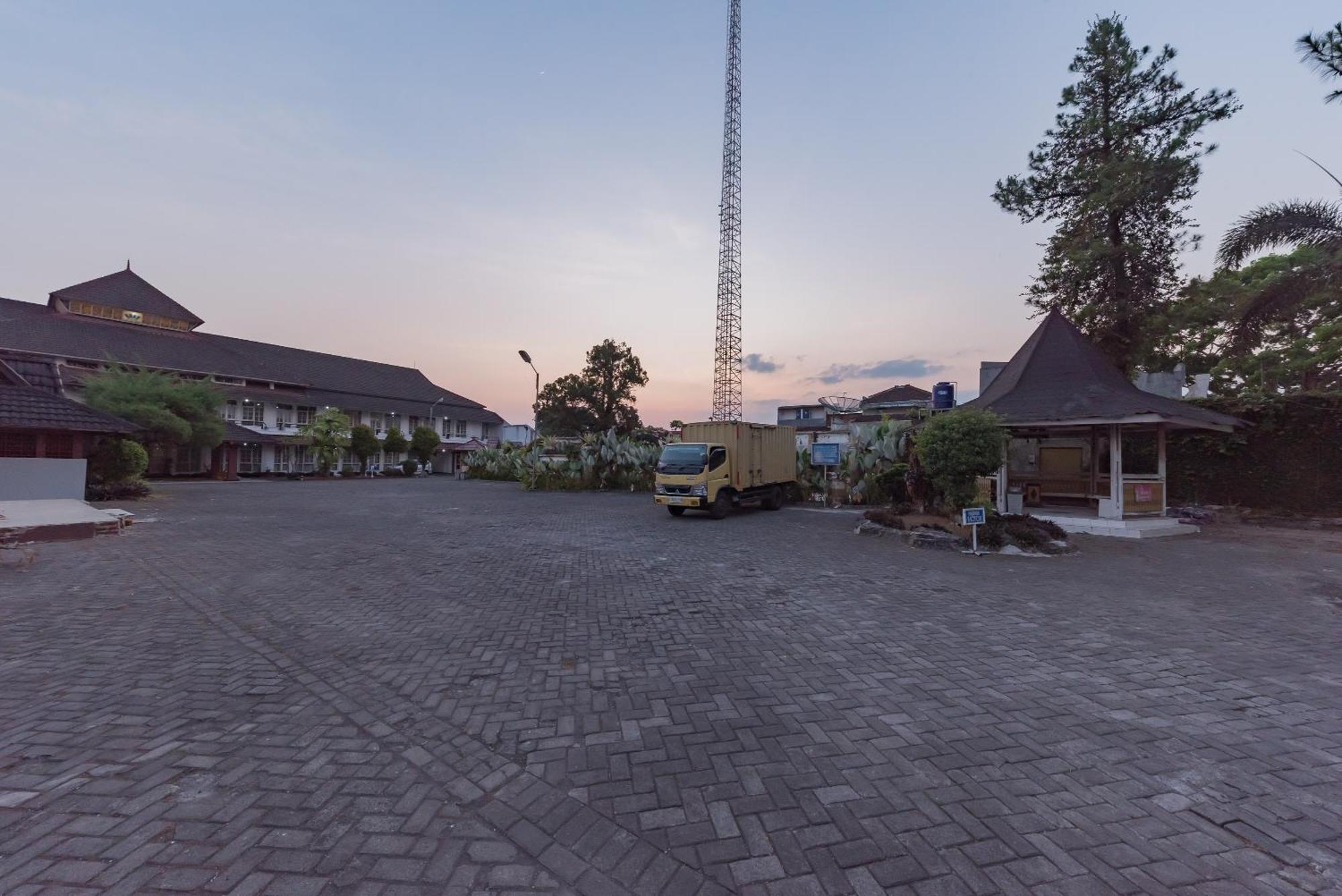 Urbanview Hotel Crown Tasikmalaya By Reddoorz Luaran gambar